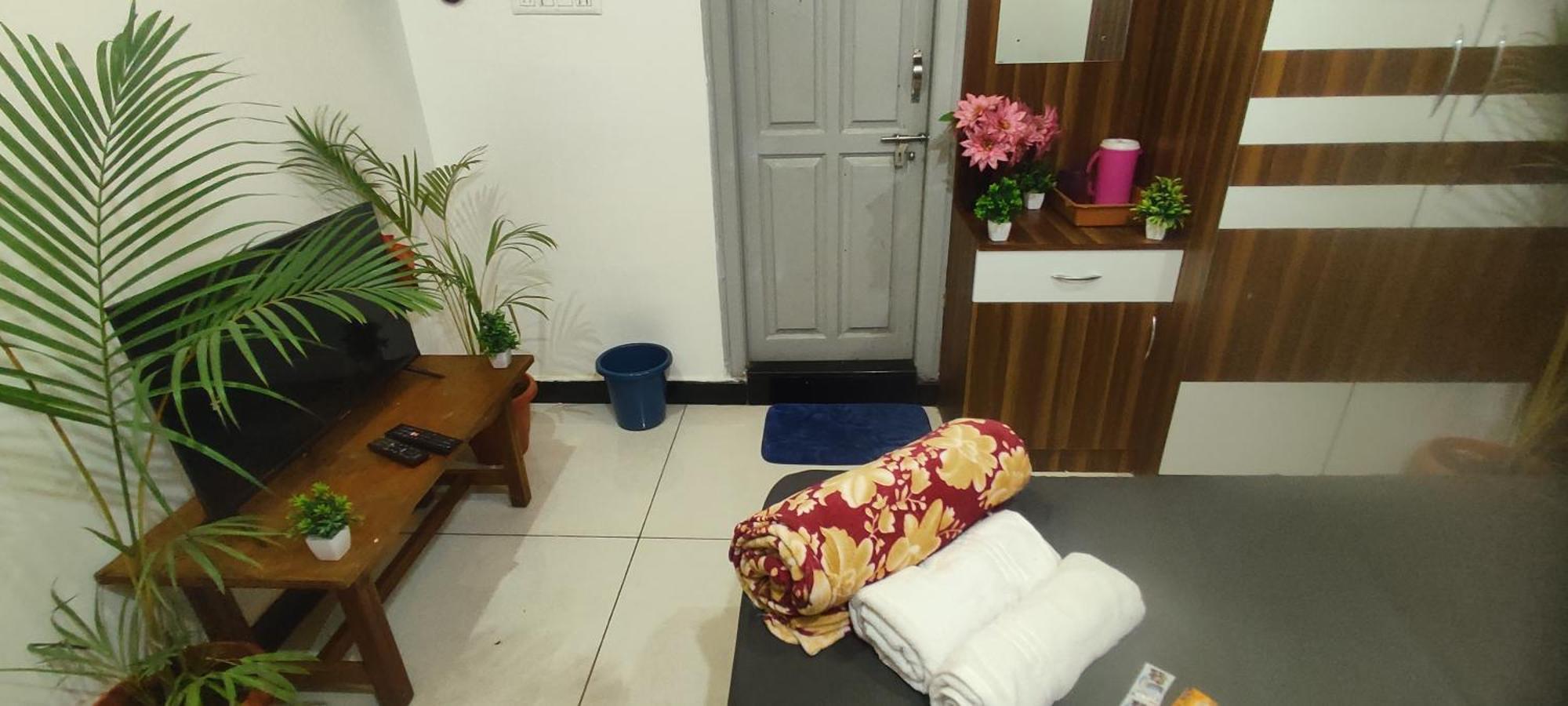 Готель Adh Amilia Gardens Narasimharaja Puram Екстер'єр фото